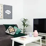 Phaedrus Living: Seaside Luxury Flat Natalia House 102