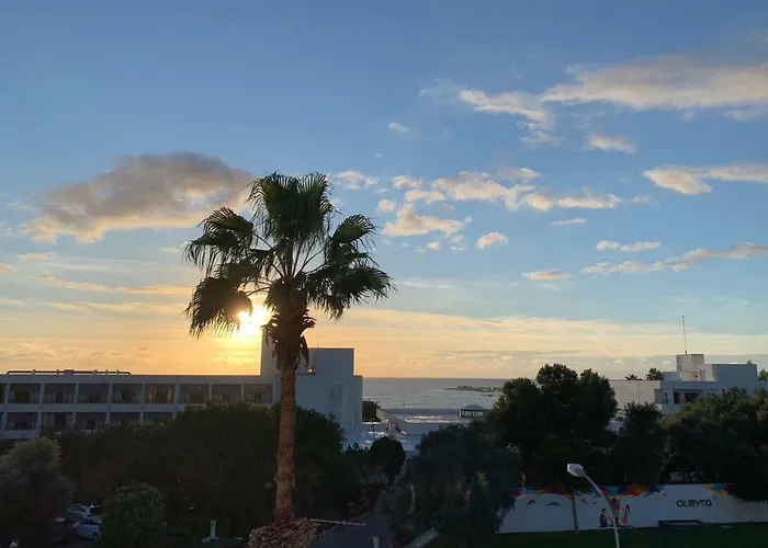 Phaedrus Living: Seaside Luxury Flat Natalia House 102 アパート *