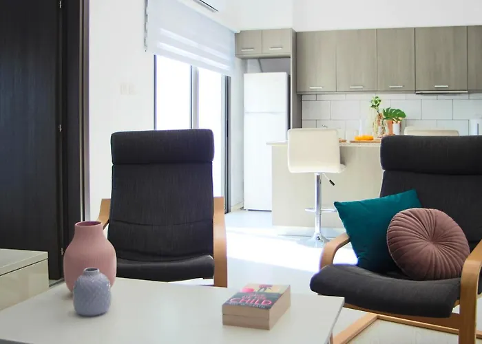 Phaedrus Living: Seaside Luxury Flat Natalia House 102 パ フォス