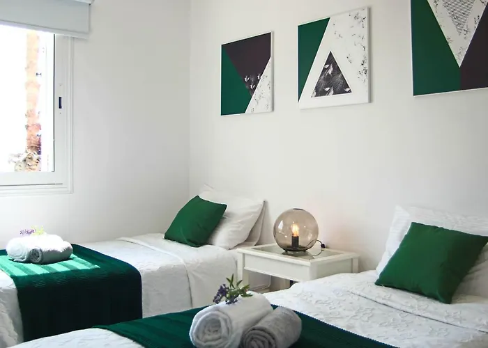 Phaedrus Living: Seaside Luxury Flat Natalia House 102 パ フォス