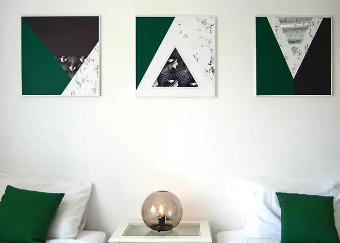 Phaedrus Living: Seaside Luxury Flat Natalia House 102 アパート パ フォス