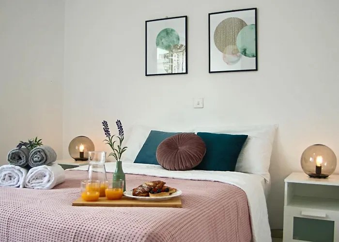 Phaedrus Living: Seaside Luxury Flat Natalia House 102