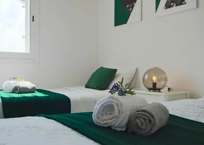 Phaedrus Living: Seaside Luxury Flat Natalia House 102 アパート *