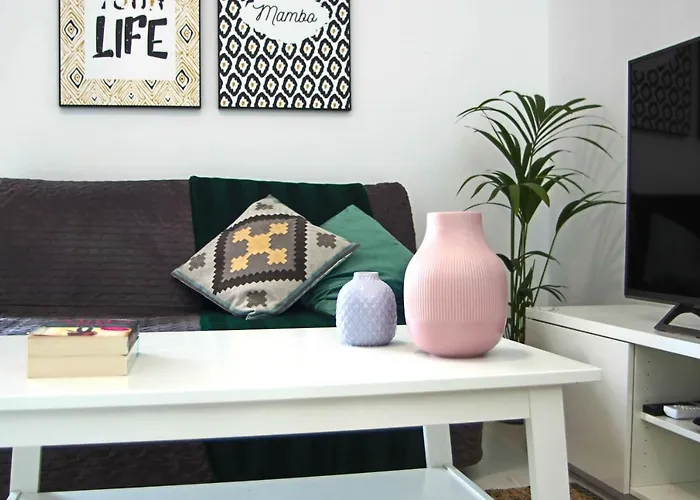 Phaedrus Living: Seaside Luxury Flat Natalia House 102 * パ フォス